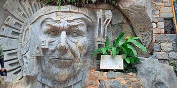 The stone sculptures in Machu Picchu Pueblo